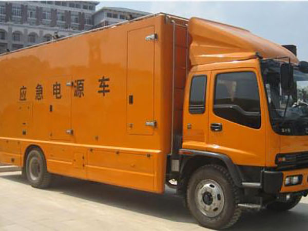 皋兰冬季柴油发电机启动前，如何检查燃油系统中的积水？